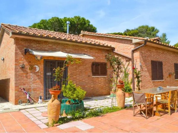 casa indipendente in vendita ad Orbetello in zona Giannella