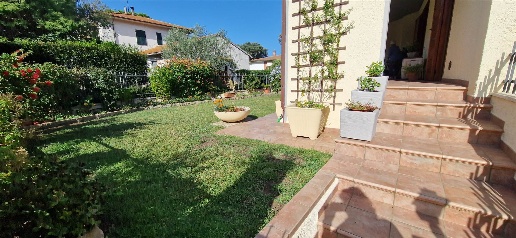 appartamento in vendita ad Orbetello in zona Albinia