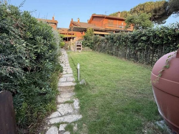 casa indipendente in vendita ad Orbetello