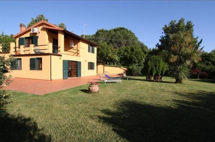 casa indipendente in vendita ad Orbetello in zona Talamone