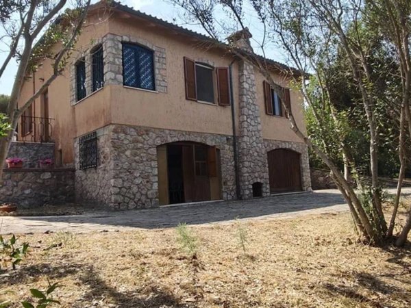 casa indipendente in vendita ad Orbetello in zona Giannella