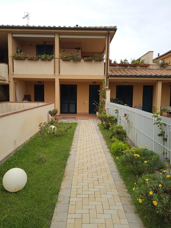 casa indipendente in vendita ad Orbetello in zona Albinia