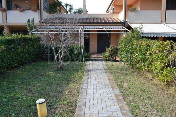 appartamento in vendita ad Orbetello in zona Albinia