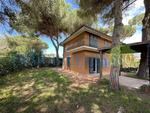 casa indipendente in vendita ad Orbetello in zona Giannella