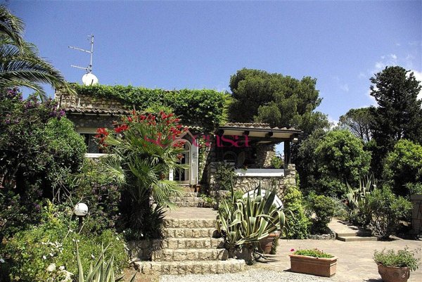 casa indipendente in vendita ad Orbetello in zona Ansedonia