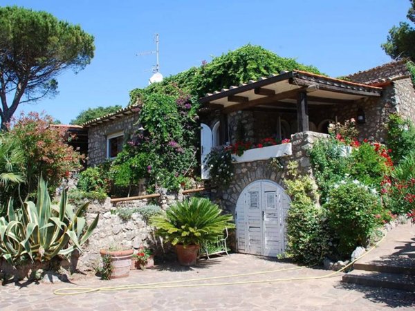 casa indipendente in vendita ad Orbetello in zona Ansedonia