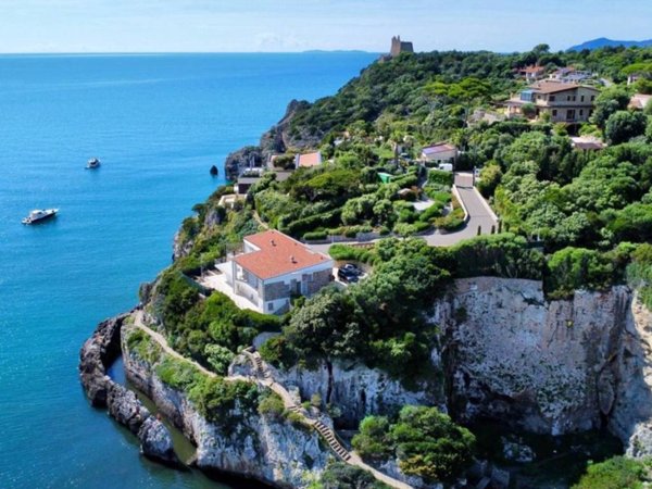 casa indipendente in vendita ad Orbetello in zona Ansedonia