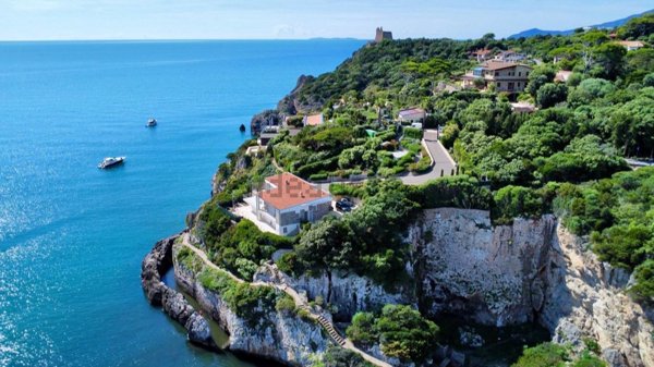 casa indipendente in vendita ad Orbetello in zona Ansedonia