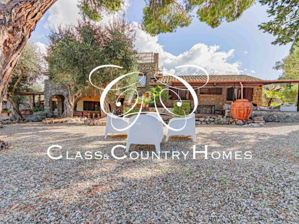 casa indipendente in vendita ad Orbetello in zona Ansedonia