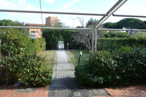 appartamento in vendita ad Orbetello in zona Albinia