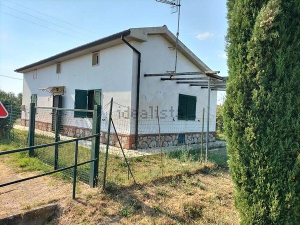 pentavano in vendita ad Orbetello in zona Albinia