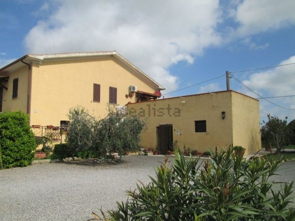 appartamento in vendita ad Orbetello in zona Albinia