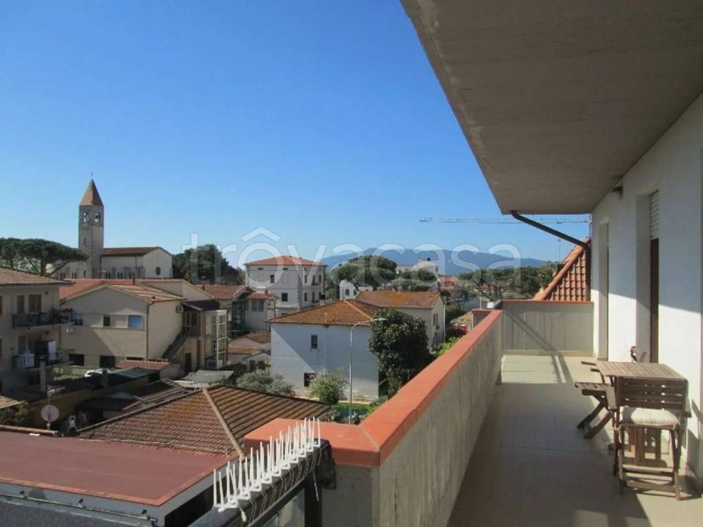 appartamento in vendita ad Orbetello in zona Albinia