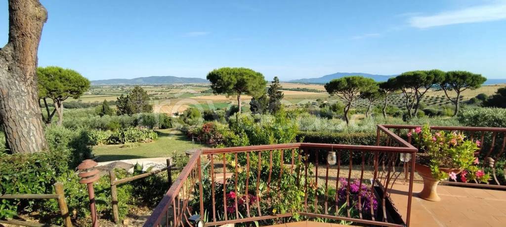 casa indipendente in vendita ad Orbetello in zona Giannella