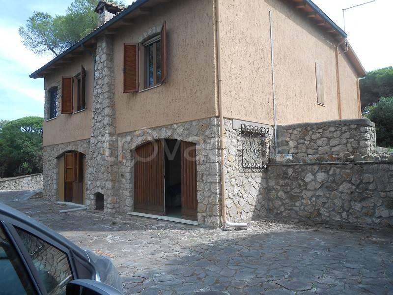 casa indipendente in vendita ad Orbetello in zona Giannella