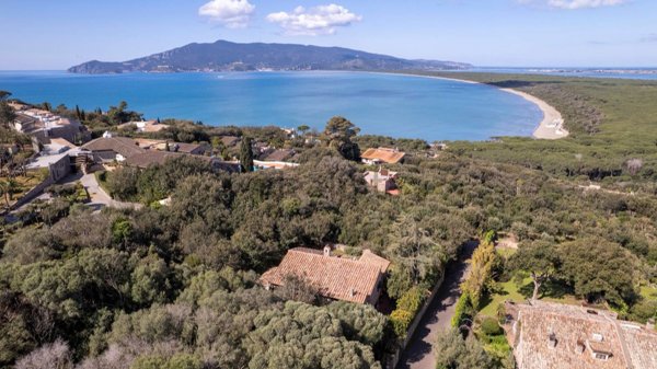 casa indipendente in vendita ad Orbetello in zona Ansedonia