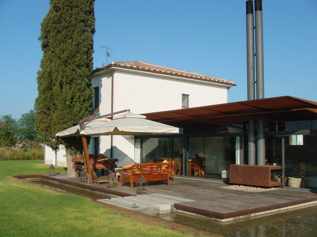 villa in vendita ad Orbetello in zona Talamone