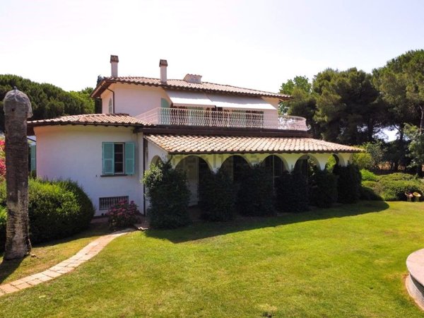 casa indipendente in vendita ad Orbetello in zona Albinia