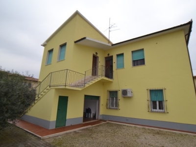 appartamento in vendita ad Orbetello in zona Albinia