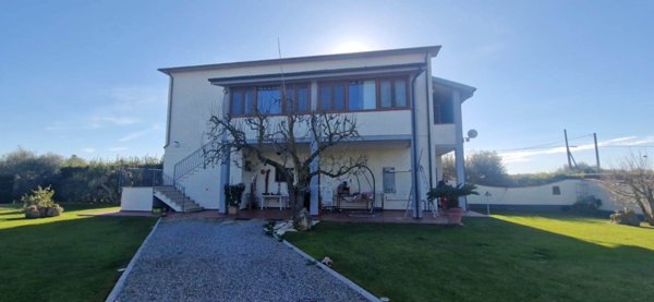 appartamento in vendita ad Orbetello in zona Albinia