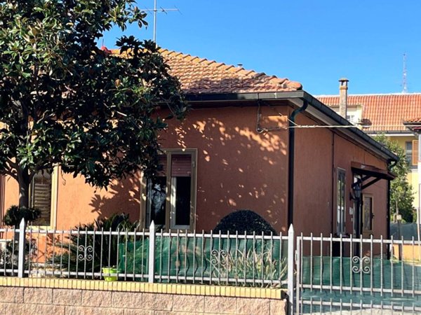 casa indipendente in vendita ad Orbetello in zona Albinia