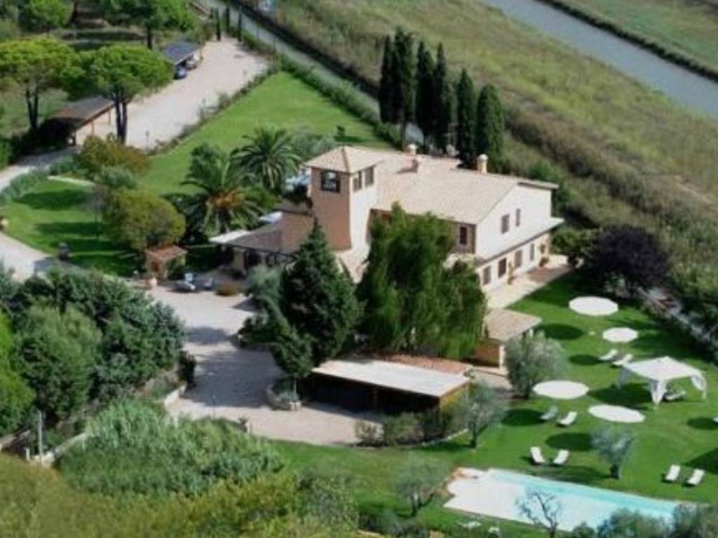 casa indipendente in vendita ad Orbetello in zona Talamone