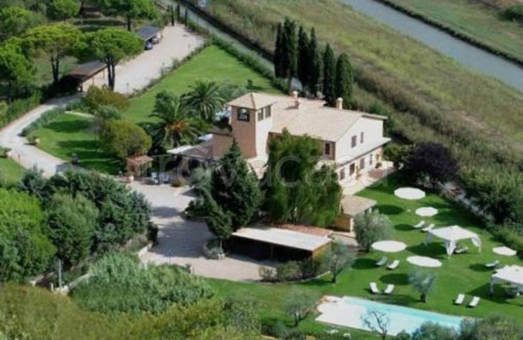 casa indipendente in vendita ad Orbetello in zona Talamone