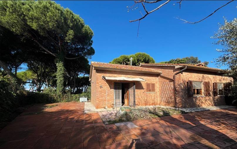 casa indipendente in vendita ad Orbetello in zona Giannella