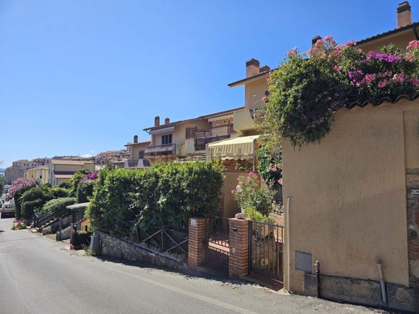 appartamento in vendita ad Orbetello in zona Talamone