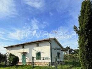 casa indipendente in vendita ad Orbetello in zona Albinia