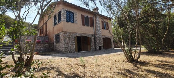 casa indipendente in vendita ad Orbetello in zona Giannella