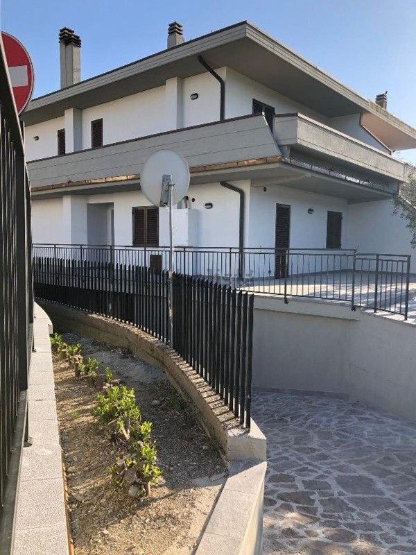 casa indipendente in vendita ad Orbetello in zona Albinia