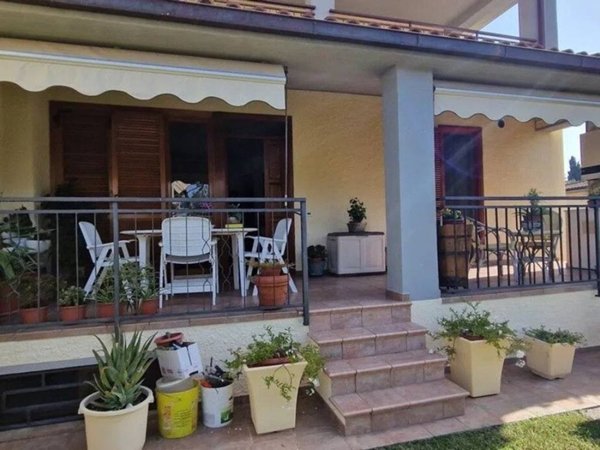 appartamento in vendita ad Orbetello in zona Albinia