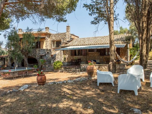 casa indipendente in vendita ad Orbetello in zona Ansedonia