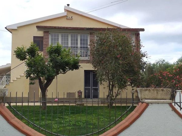 casa indipendente in vendita ad Orbetello in zona Talamone