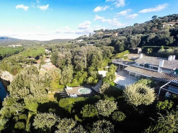 casa indipendente in vendita ad Orbetello in zona Ansedonia