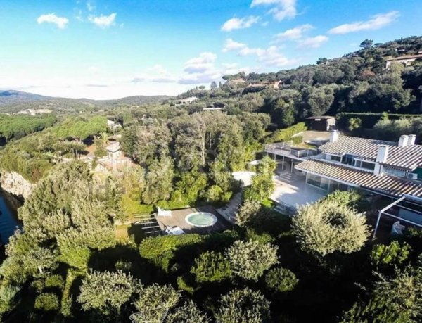 casa indipendente in vendita ad Orbetello in zona Ansedonia