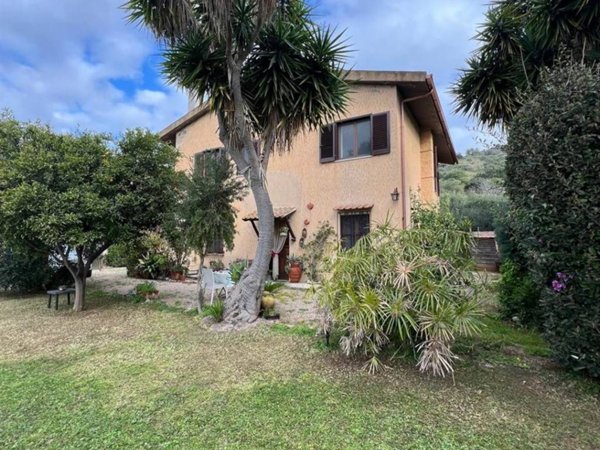 casa indipendente in vendita ad Orbetello in zona Ansedonia