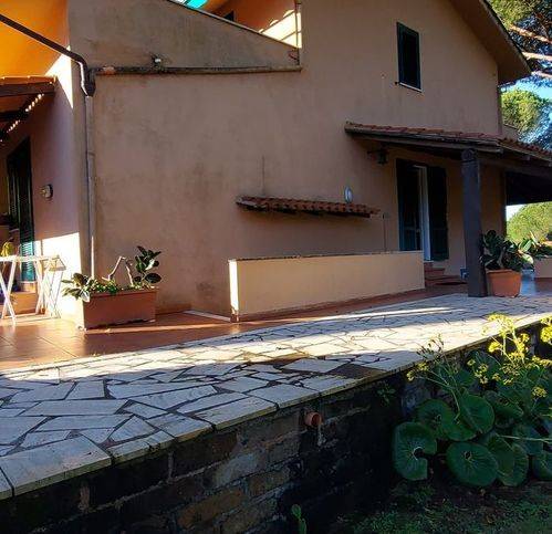 casa indipendente in vendita ad Orbetello in zona Ansedonia