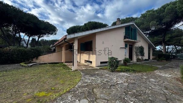 casa indipendente in vendita ad Orbetello in zona Giannella