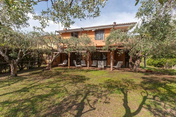 casa indipendente in vendita ad Orbetello in zona Talamone