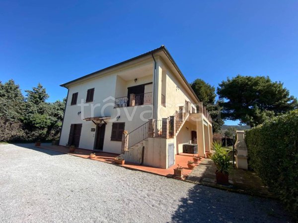 casa indipendente in vendita ad Orbetello in zona Albinia