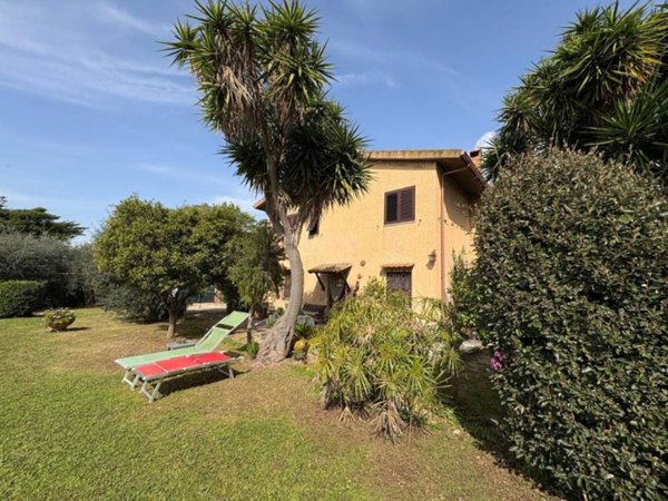 casa indipendente in vendita ad Orbetello in zona Ansedonia