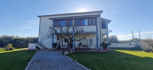 appartamento in vendita ad Orbetello in zona Albinia