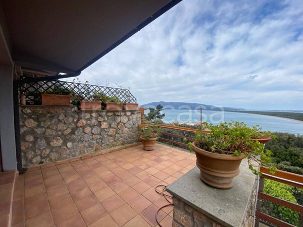 appartamento in vendita ad Orbetello in zona Ansedonia