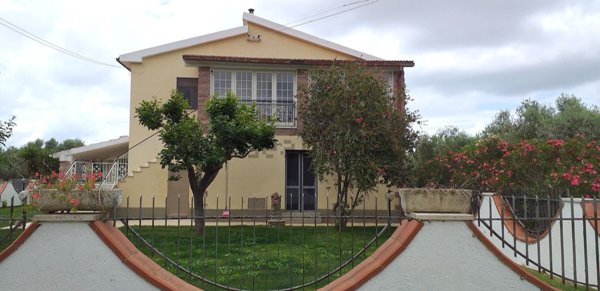casa indipendente in vendita ad Orbetello in zona Fonteblanda