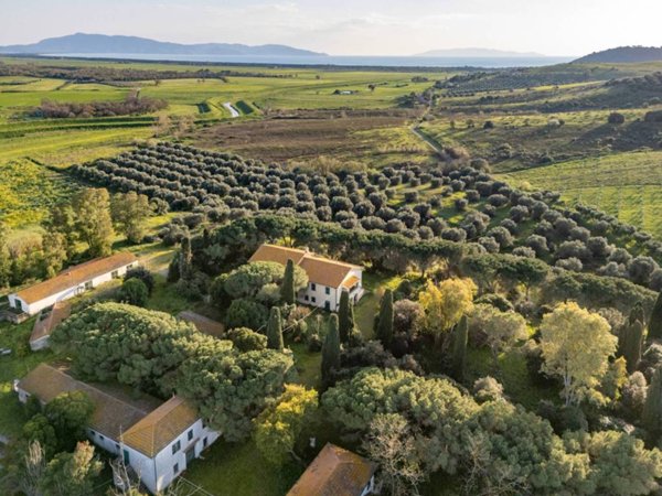 casa indipendente in vendita ad Orbetello