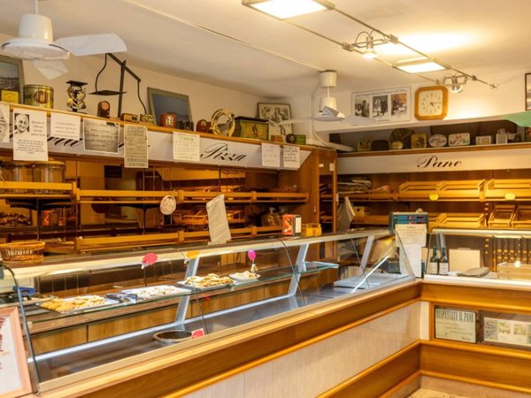 negozio in vendita ad Orbetello in zona Talamone