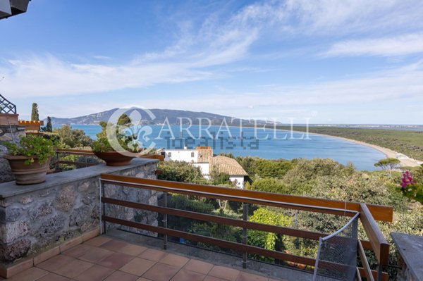 appartamento in vendita ad Orbetello in zona Ansedonia