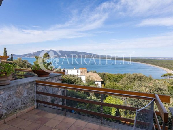 appartamento in vendita ad Orbetello in zona Ansedonia